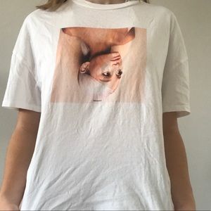 🦋ARIANA GRANDE Merch tee!🦋 Bought from H&M!